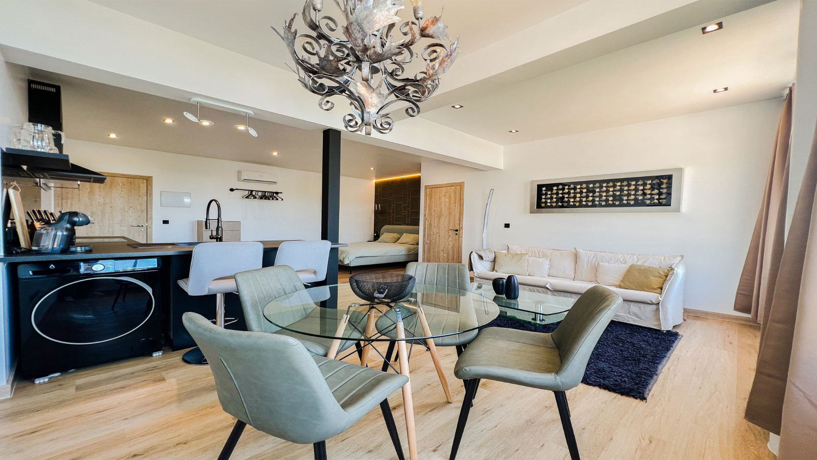 Sea-View-Studio-start